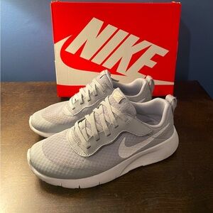 Nike Tanjun Easy On sneakers